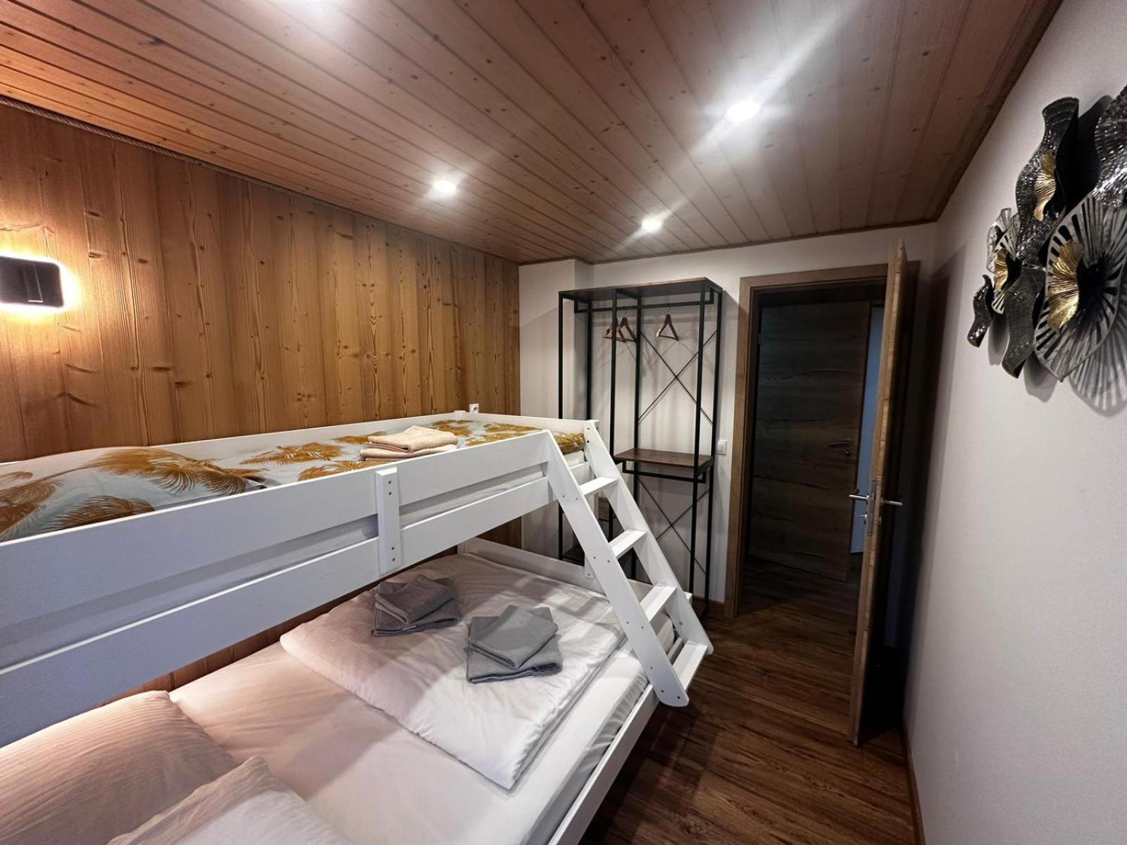 Les Chalets Bambi & Jacuzzi Privatif La Bresse Værelse billede