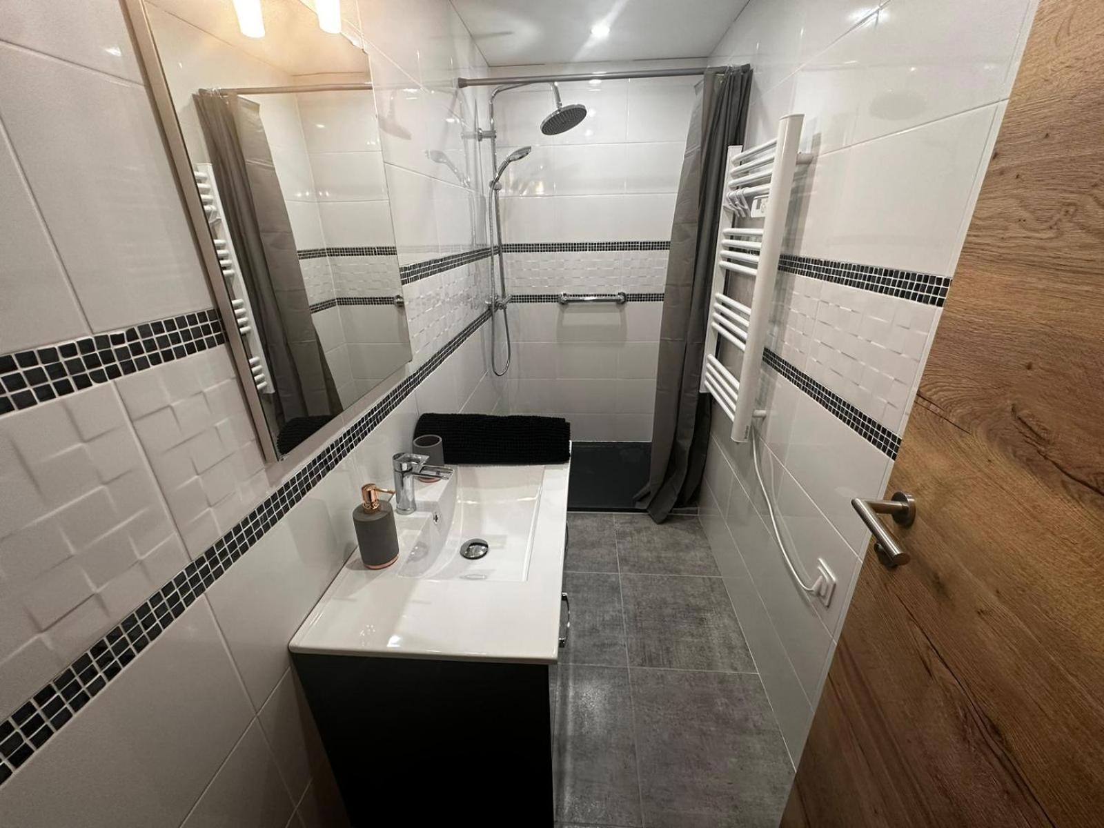 Les Chalets Bambi & Jacuzzi Privatif La Bresse Værelse billede